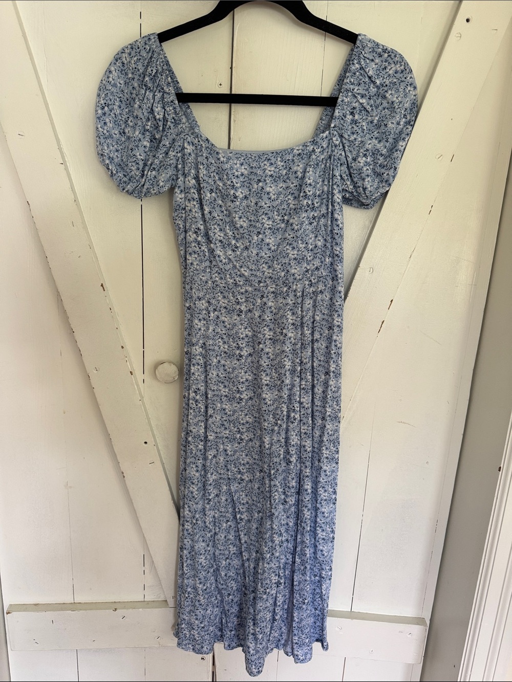 Francesca's Collections Light Blue Floral Midi Dress with Puff Sleeves